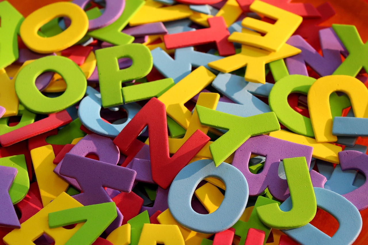 Le développement moteur des bébés en crèche : accompagner l’autonomie dès le plus jeune âge