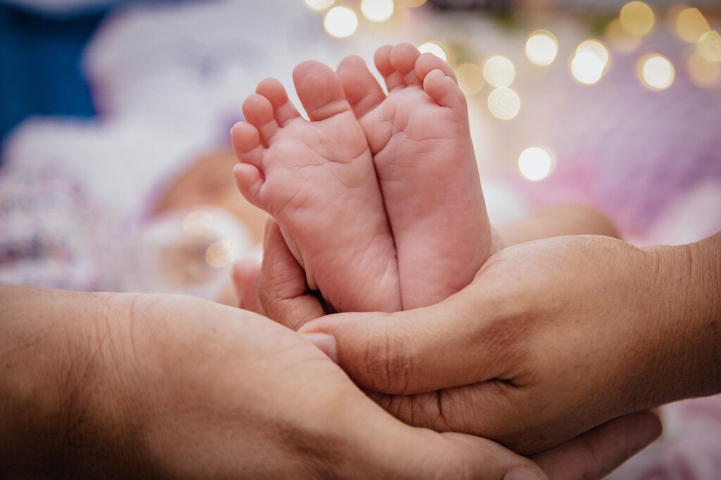 Un guide essentiel pour les parents : comment éliminer sans souci une écharde du pied de votre bébé